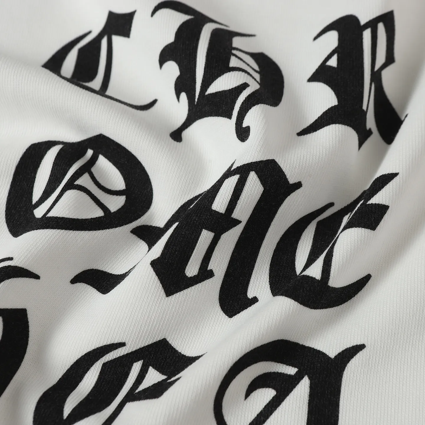 🅿️170 Chrome hearte/Chrome heart ch 25ss early spring new Sanskrit logo short-sleeved T-shirt. A must-have item for daily commuting for men and women in light luxury. The correct version is welcome to compare. Detailed features: ·280 grams of 100% pure cotton double yarn jersey fabric. ·Custom-dyed special thickening in the same vat. 32 count double-strand 1x1 thread. Size: XS-L